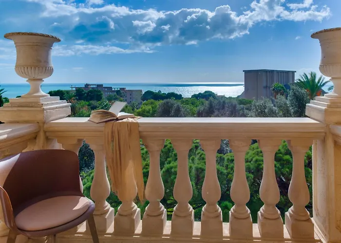 La Paloma Blanca Hotel