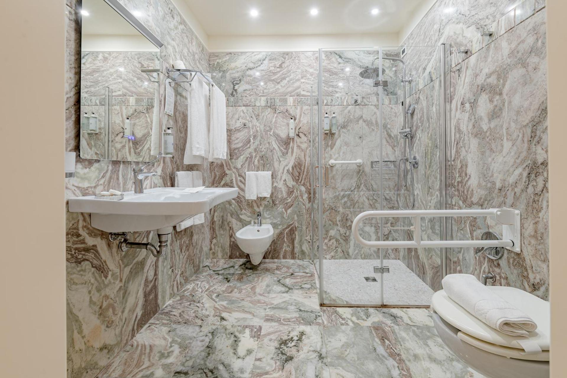 Hotel La Paloma Blanca 4*
