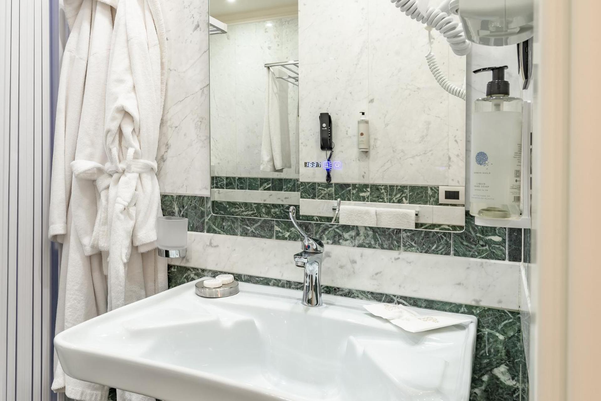 Hotel La Paloma Blanca 4*