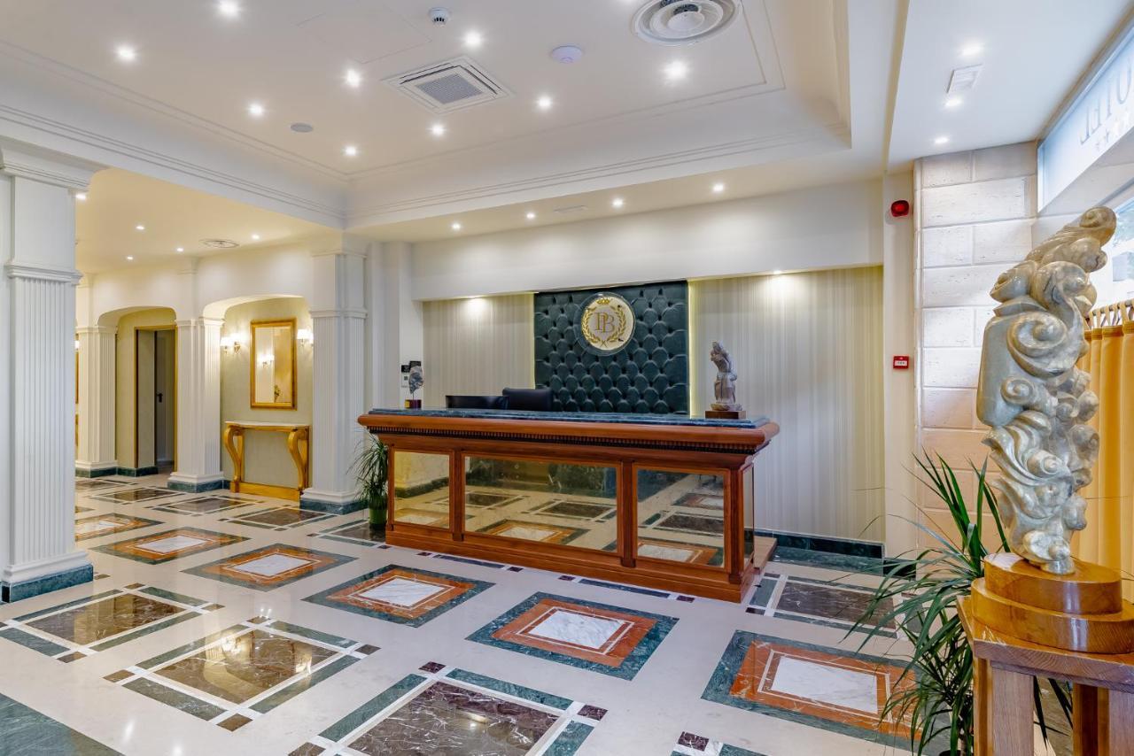 Hotel La Paloma Blanca 4*