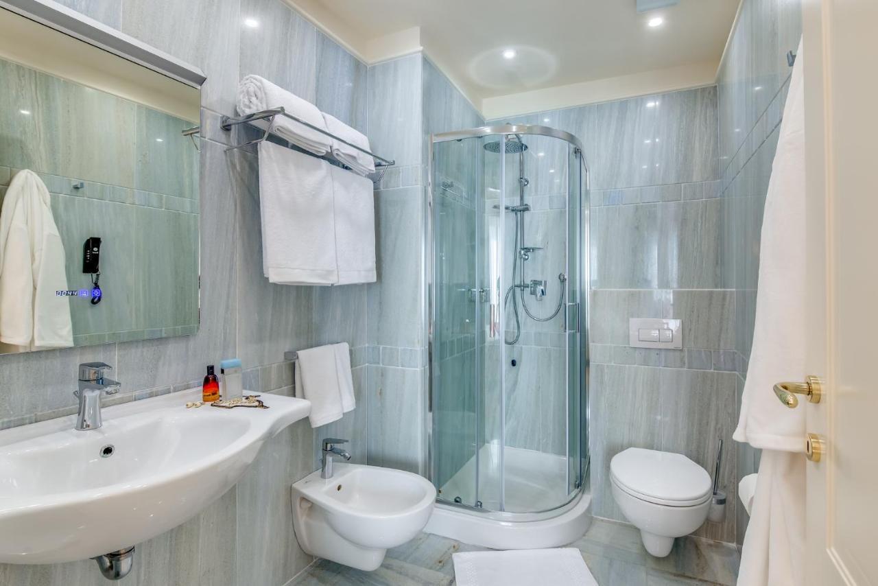 Hotel La Paloma Blanca 4*